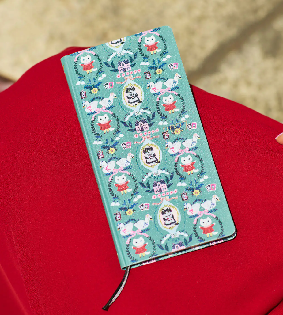 Hobonichi Techo 2027 Weeks Yumi Kitagishi: White Cat Wallpaper