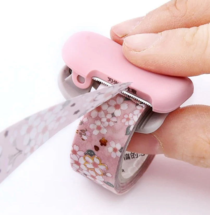 Kokuyo Karu Cut Washi Tape Cutter - Clip - 10-15 mm - Light Pink